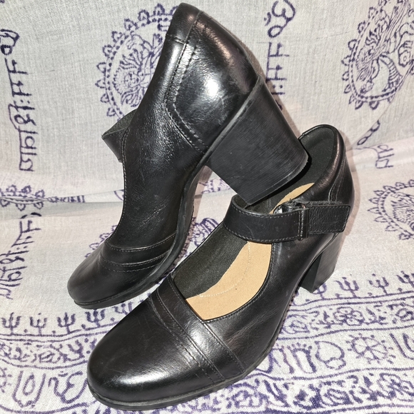 Designer Black Women's Heels - Picture 3 of 5